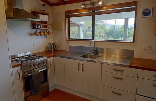 Papatowai Casa | Cosy kiwi holiday home with beautiful view and a short stroll to the beach!