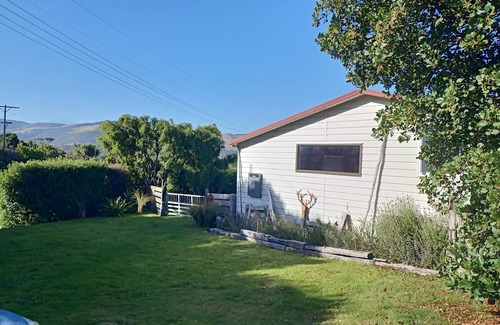 Papatowai Casa | Cosy kiwi holiday home with beautiful view and a short stroll to the beach!