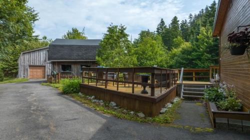 Clifton Royal Casa | Cosy Lake Paradise 4-Bed Retreat Pet Friendly