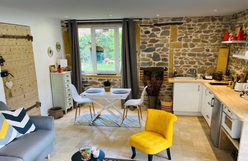 Sourcieux-les-Mines Apartamento | Estudio Little Chacel