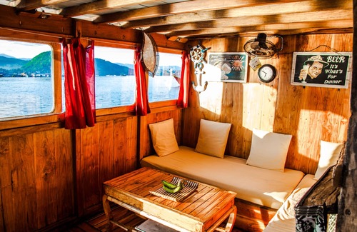 Labuan Bajo Alquiler De Eote | Acogedor liveaboard con aire acondicionado para grupos pequeños, Parque Nacional de Komodo