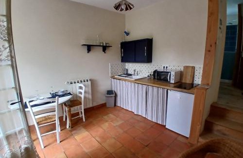 Cordes-sur-Ciel Apartamento | cosy logis et son écrin de verdure