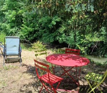 Cordes-sur-Ciel Apartamento | cosy logis et son écrin de verdure