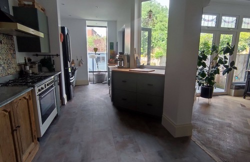 Streatham Hill Casa | Cosy London Family House Plus Sweet Cat