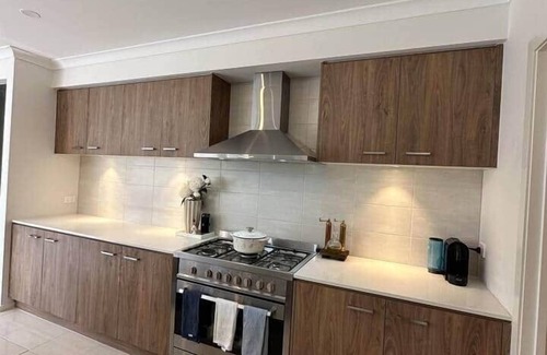 Melton South Casa | Air-conditioned, Cosy and Comfortable on Riverside