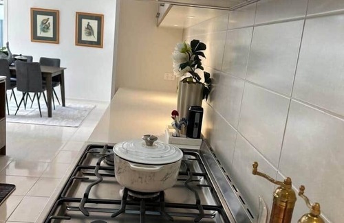 Melton South Casa | Air-conditioned, Cosy and Comfortable on Riverside
