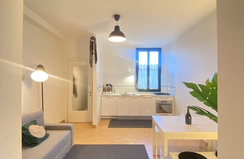 Porta Genova Apartamento | Cosy Milanese Canal Apartment