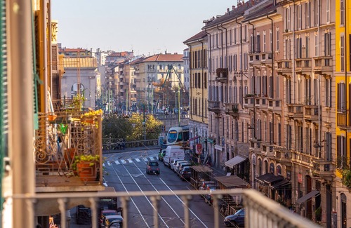 Porta Genova Apartamento | Cosy Milanese Canal Apartment