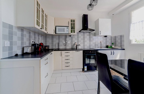 Creil Apartamento | Cosy Modern Apartment