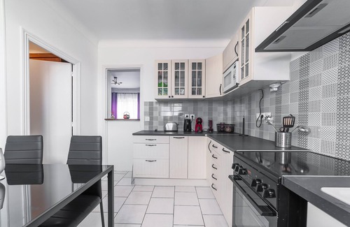 Creil Apartamento | Cosy Modern Apartment