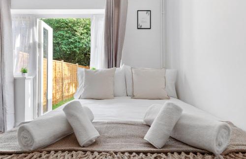 Kensal Green Apartamento | Cosy, Modern & Central Studio 1min from Train with Private Garden - The Kensal Suite