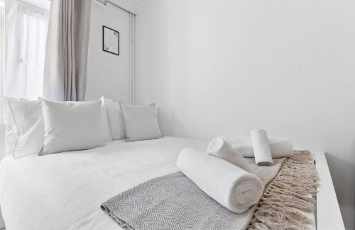 Kensal Green Apartamento | Cosy, Modern & Central Studio 1min from Train with Private Garden - The Kensal Suite