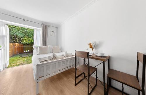 Kensal Green Apartamento | Cosy, Modern & Central Studio 1min from Train with Private Garden - The Kensal Suite