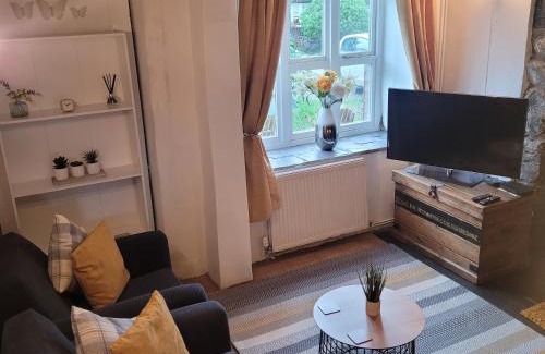 Llwyngwril Casa | Cosy modern cottage by the sea, heart of snowdonia