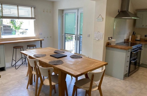 Bangor Casa | Cosy, Modernised and Peaceful Welsh Cottage on the Edge of Eryri National Park