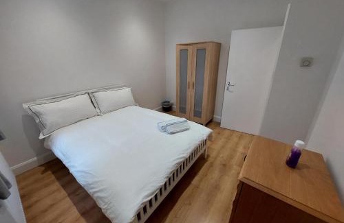 Kensal Green Apartamento | Cosy North Kensington Family apartment for 4 persons - Children stay free Netflix in all bedrooms Close to underground and overground stations