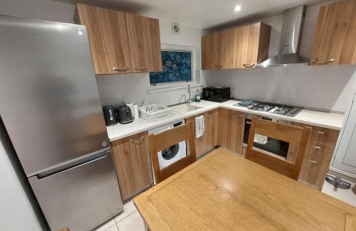 Kensal Green Apartamento | Cosy North Kensington Family apartment for 4 persons - Children stay free Netflix in all bedrooms Close to underground and overground stations