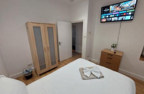 Kensal Green Apartamento | Cosy North Kensington Family apartment for 4 persons - Children stay free Netflix in all bedrooms Close to underground and overground stations
