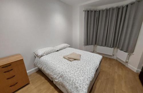 Kensal Green Apartamento | Cosy North Kensington Family apartment for 4 persons - Children stay free Netflix in all bedrooms Close to underground and overground stations