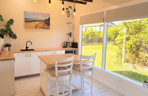 St. Andrews Beach Casa | Cosy Ocean Beach Bungalow Minutes from The Hot Springs and Ocean Beaches.