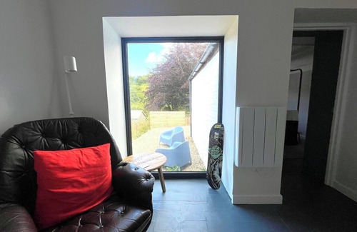 Moylegrove Cabaña | Cosy one bed holiday cottage in Moylegrove, Pembrokeshire
