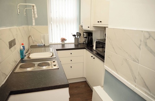 Liverpool Apartamento | Cosy Orrell Park Retreat Near Anfield and Aintree