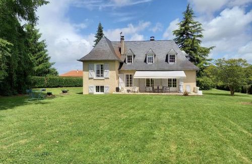 Saint-Armou Villa | Cosy Pivoine - Magnifique villa sur 3000 m2 arboré avec jacuzzi