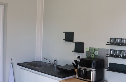 Peka Peka Cabina | Cosy pods, 2 minutes walk from beach - pet friendly!