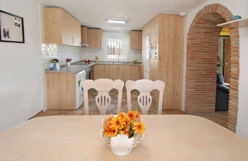 Comares Villa | Acogedora escapada para cuatro junto a la piscina. Piscina con filtro de sal.