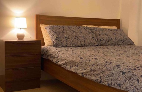 Rockingham Casa | Cosy, private guest house with pool and private parking