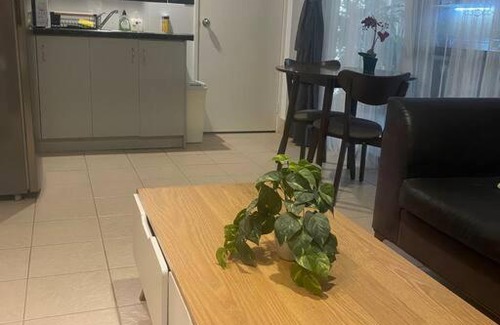 Rockingham Casa | Cosy, private guest house with pool and private parking