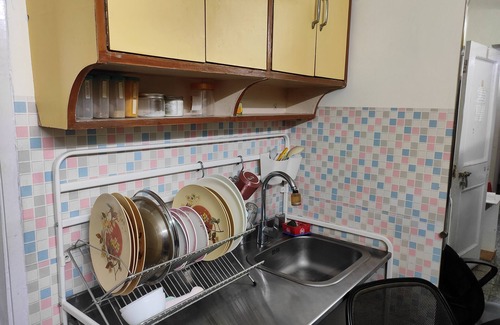 Delhi Apartamento | Cosy private room for females in an apartments, 5 mins walk from metro station