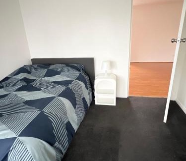 South Wentworthville Casa | Cosy Queen Room with Balcony Access and Pool - SW6