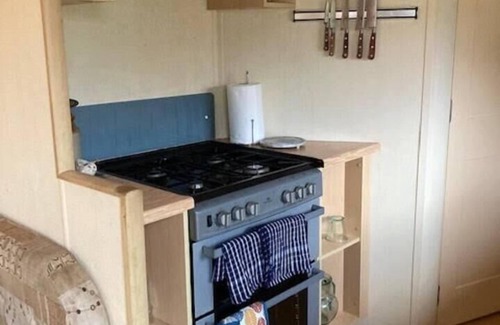 Treator Chalet De Esquí | Cosy, Quiet Static Caravan, Mawgan Porth, St Eval