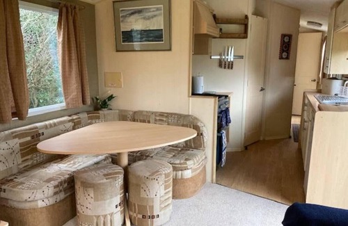 Treator Chalet De Esquí | Cosy, Quiet Static Caravan, Mawgan Porth, St Eval
