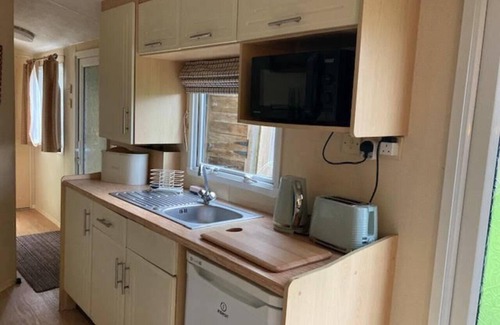 Treator Chalet De Esquí | Cosy, Quiet Static Caravan, Mawgan Porth, St Eval