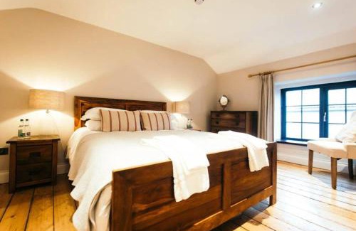 Bailliesmill Casa | Cosy Rustic Cottages for Large Groups