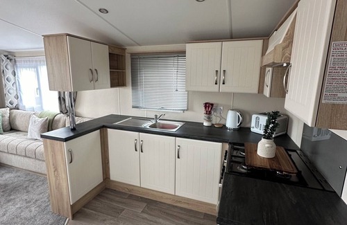 Redcar Casa | Cosy seaside stay with the family. Pet friendly!