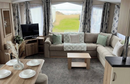 Redcar Casa | Cosy seaside stay with the family. Pet friendly!