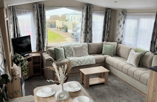 Redcar Casa | Cosy seaside stay with the family. Pet friendly!