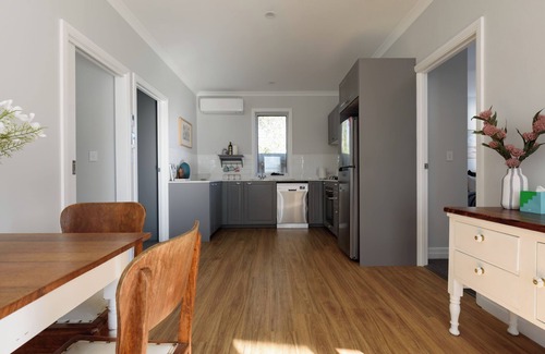 Beauty Point Casa | Cosy Self-Contained Unit with QBed, Parking & Wifi