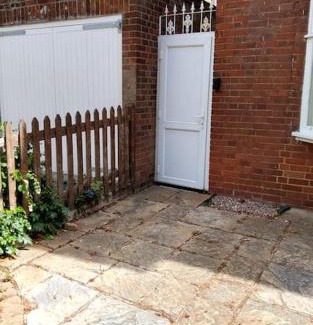 Luton Apartamento | Cosy Serene Garden 1 Bedroom Apartment