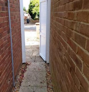 Luton Apartamento | Cosy Serene Garden 1 Bedroom Apartment
