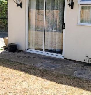 Luton Apartamento | Cosy Serene Garden 1 Bedroom Apartment