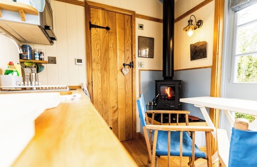Moylegrove Cabina | Cosy shepherd’s hut in Moylegrove. The perfect escape for couples in Pembrokeshire.