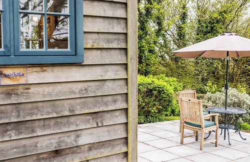 Moylegrove Cabina | Cosy shepherd’s hut in Moylegrove. The perfect escape for couples in Pembrokeshire.
