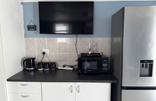 Bloubergstrand Cabaña | Cosy space for work or getaway close to Blougberg beach Cape Town