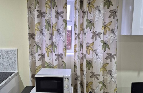 Bletchley Apartamento | Cosy, Spacious 1 bedroom self contain unit with toilet and bath