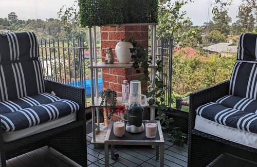Drouin Casa | Cosy Spacious Hill Holiday Home
