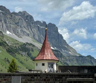 Luchsingen Casa | Cosy stay near stunning sights, located on main street